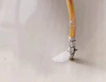 海宁瓷砖空鼓维修公司专业解答在瓷砖铺贴过程中，如果使用的砂料过粗（如全部使用了粗砂），可能会导致以下问题
